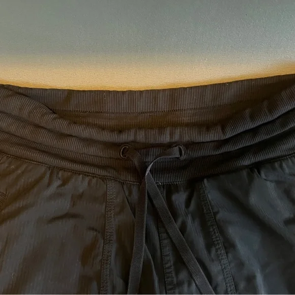 Lululemon Dance Studio Black LINED Women'sSz 6 Mid- Rise Pants - Picture 5 of 10